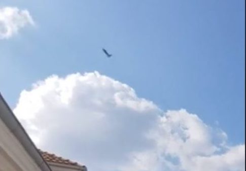 Avionët luftarak serb fluturojnë ultë mbi qiellin e Preshevës (video)