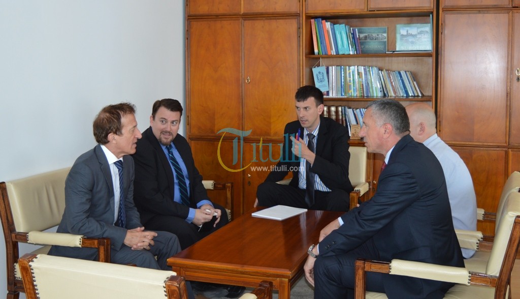 Ambasadori, Peter Burkhard takon kryetarin e komunës së Bujanocit, Shaip Kamberin (foto)