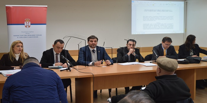 Shqiptarët zbehtë në diskutimin për ligjin këshillit nacional për pakica në Bujanoc