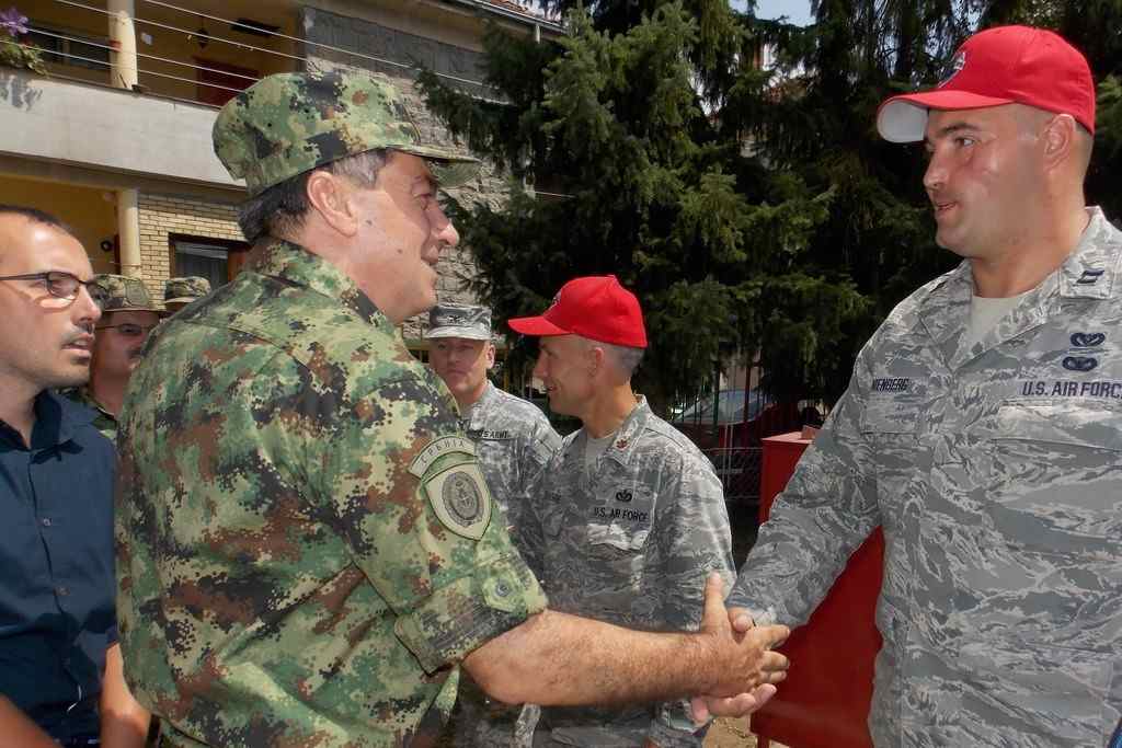 Vizita e gjeneralit Dikoviq në Bujanoc e Preshevë (foto)