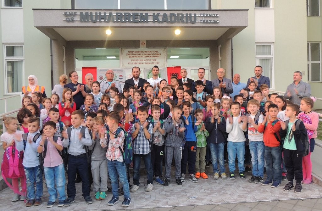 Fondacioni "Alsar" nga Shqipëria shpërndan materiale shkollore për nxënësit e Luginës së Preshevës