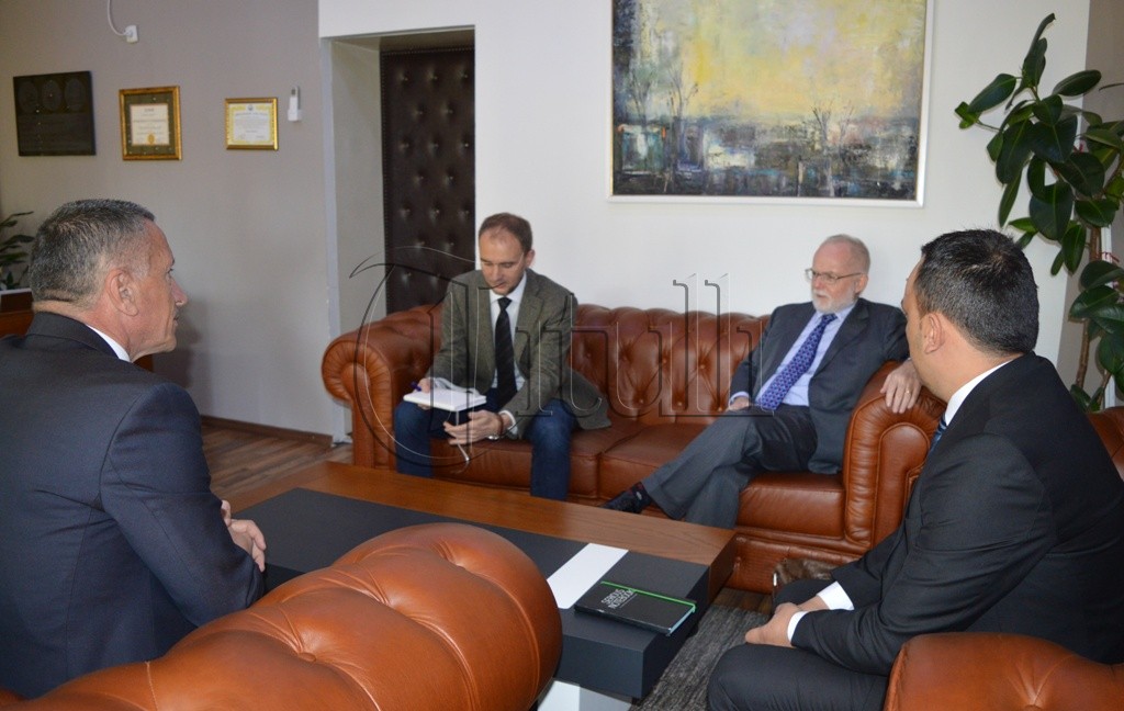 Ambasadori Keef dhe Shaip Kamberi të lumtur për takimin me "Miqtë e jugut" në Beograd (video)