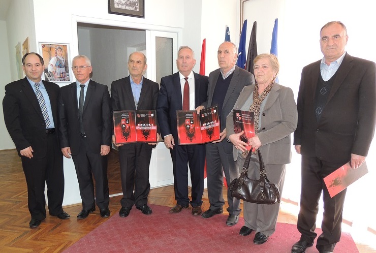 Këshilli Kombëtar Shqiptar nderon 4 mësimdhënës pë Ditën e Mësuesit