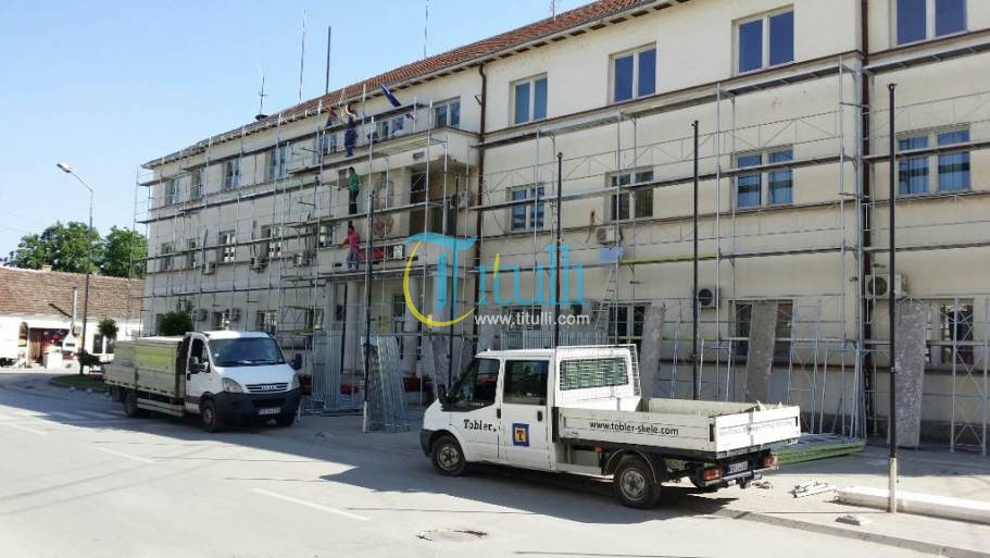 Përgatitet për renovim ndërtesa e administratës (Foto)