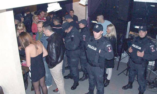 Kontrolle në klube të natës, ndalohen 32 femra pa leje pune në Bujanoc dhe Preshevë
