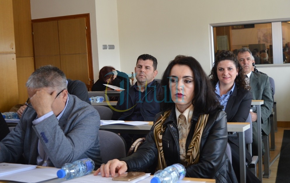 Opozita shqiptare: Punëtorët e larguar nga puna shkojnë për Evropë