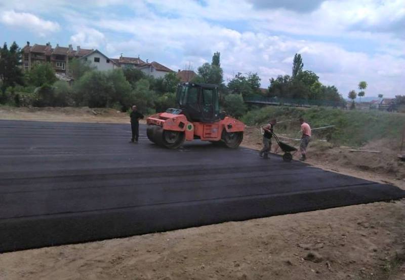Lluçani me fushë të asfaltuar futbolli (Foto)