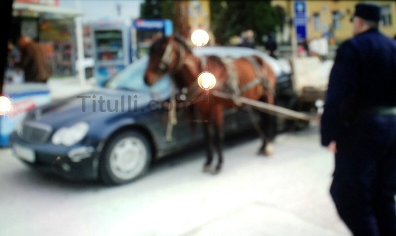 Kali i Medvegjës "shtyhet" me Mercedesin e Bujanocit (Foto)