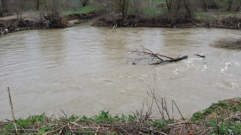Nëse vazhdojnë reshjet, lumenjtë mund të dalin nga shtrati (Foto)