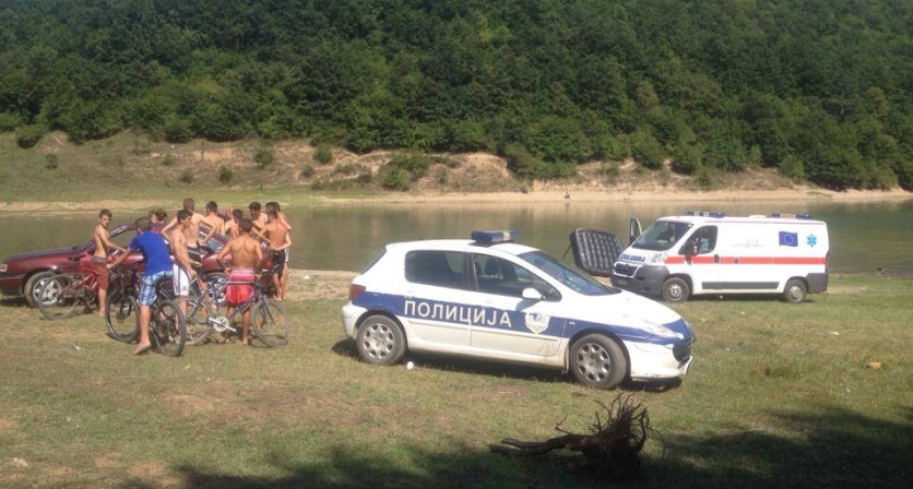 Në liqenin e Rahovicës mbytet një 23 vjeçar (foto)