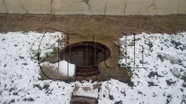 Qytetarët raportojnë: Pusetat e kanalizimit rrezik për nxënësit e shkollës fillore në Bujanoc