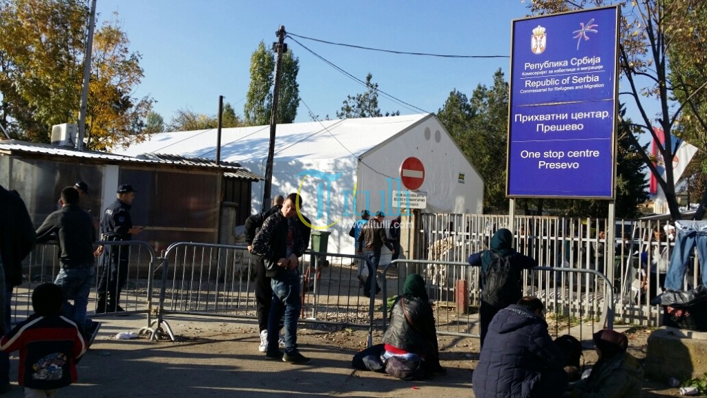 Veliki broj izbeglica i dalje stižu u Preševu