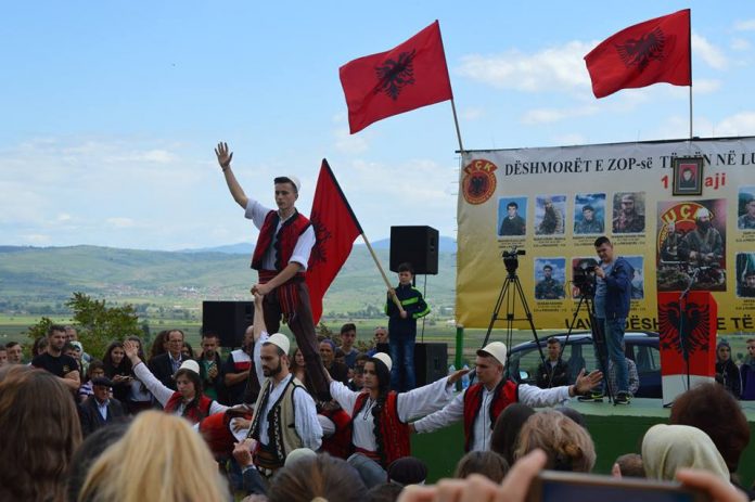 Në Preshevë nderohen dëshmorët e UÇPMB-së, finalen në futboll e fiton KF-Miratoca (video)