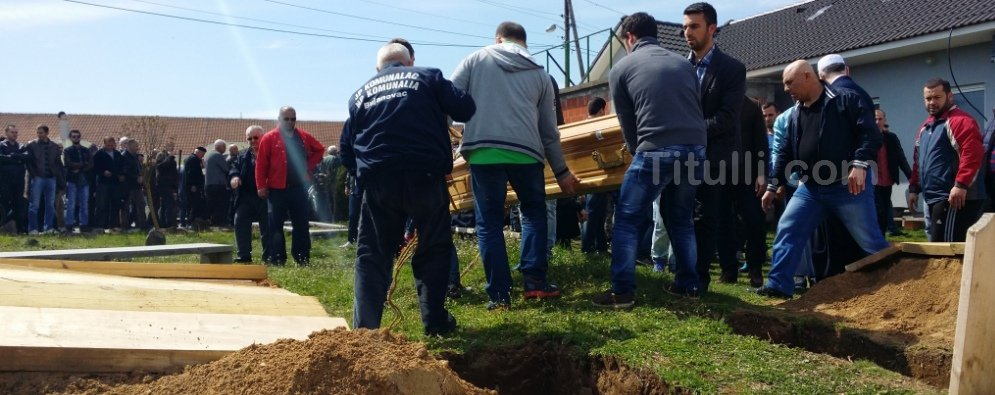 Bujanoci varros emigrantët, qindra qytetarë në kortezhin mortor (Foto & Video)