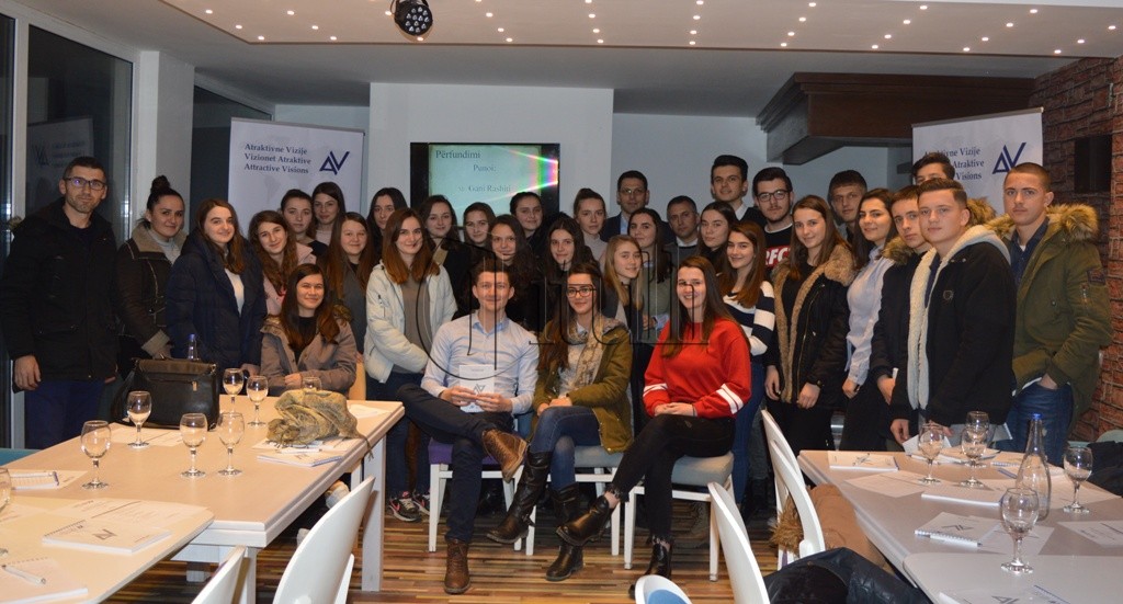 Mbahet seminar me rininë në Preshevë, edukimi i të rinjve i nevojshëm (video)