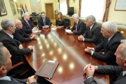 Liderët e Luginës takohen me Vuçiqin
