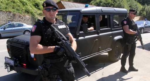 Drejtori i policisë së Serbisë po viziton Luginën
