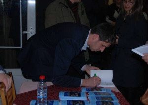 Albinot Maloku, gjatë promovimit të librit “Momente Politike të Kohës”.