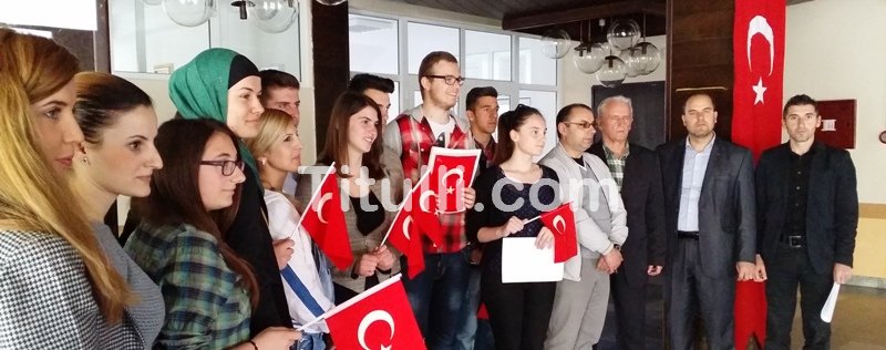 Bujanoci në përkrahje të kryeministrit të Turqisë, Rexhep Taip Erdoan (video)