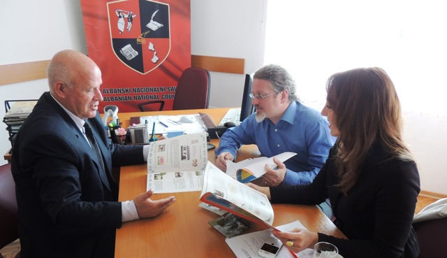 Marzia Cimmino takon Beqirin, interesohet për arsimin shqip në Luginë