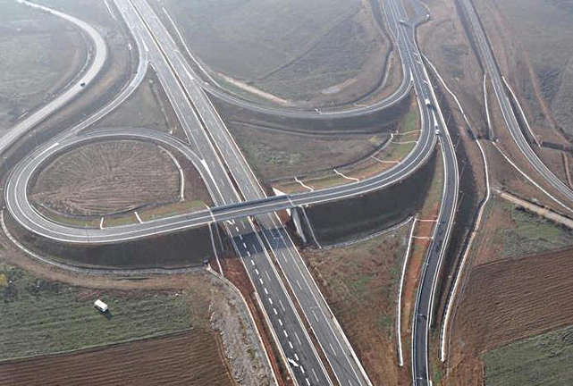 Thaçi premton autostradë deri në Konçul me vlerë 500 milion euro