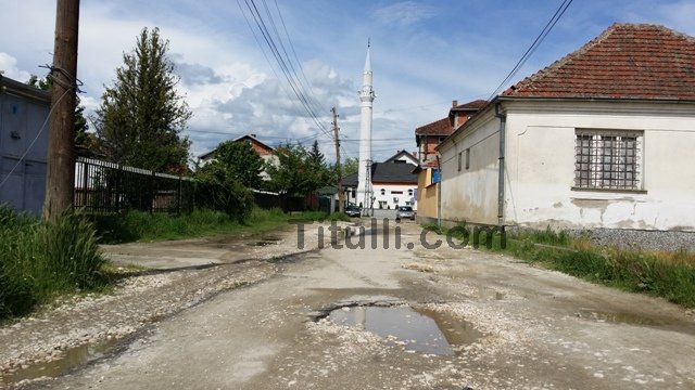 Sondazhi: I duan rrugët e asfaltuara e jo sheshin Karagjorgje Petroviq