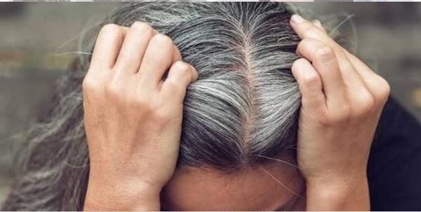 Ndikimi i stresit në thinjen e flokëve