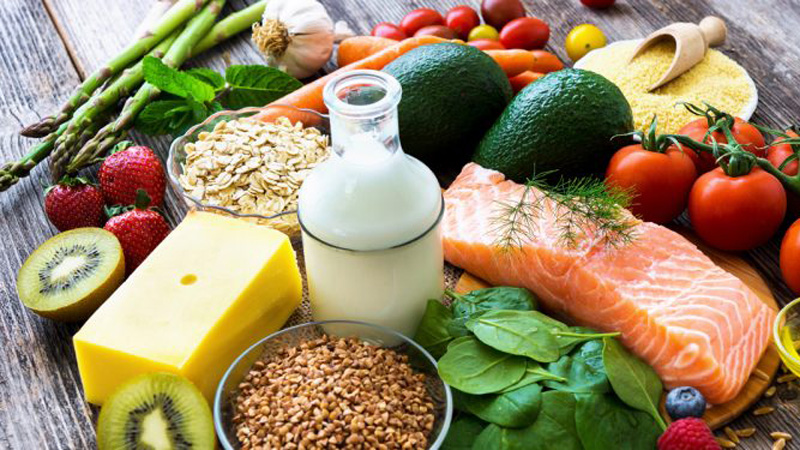 Njihuni me ushqimet që nxisin metabolizmin për uljen në peshë